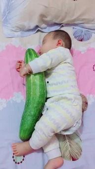 妈妈孩子吃瓜视频,温馨亲子时光记录