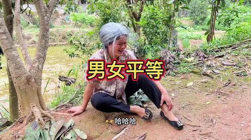 农村吃瓜妇女图片视频,生活百态下的闲聊时光