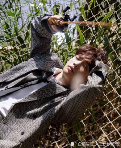 张艺兴夏日吃瓜完整视频,趣味瞬间与幕后花絮