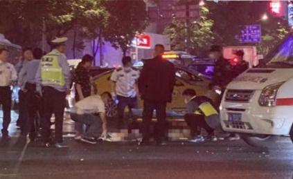 南京街头吃瓜事件视频,一场引发热议的街头冲突瞬间