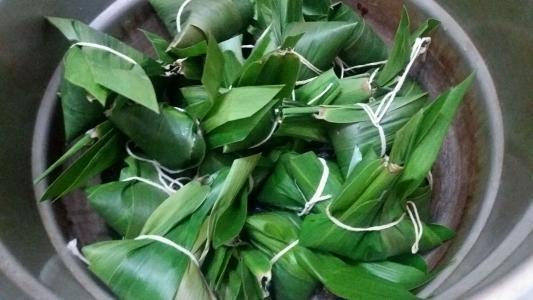 网红吃吊瓜吃粽子视频,趣味横生引网友热议