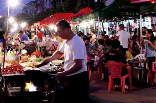 瓜哥吃夜宵视频,美食探索之旅