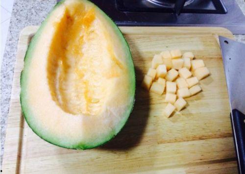 小宝吃哈密瓜的视频,哈密瓜美食之旅