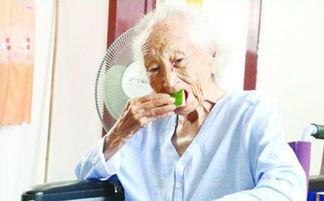 老年人吃年瓜好不好呢视频,老年人的健康佳品，吃年瓜的好处与注意事项