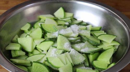 砍瓜如何炒着吃视频教程,砍瓜炒制秘籍,美味家常菜轻松上桌 第2张 砍瓜如何炒着吃视频教程,砍瓜炒制秘籍,美味家常菜轻松上桌 第2张