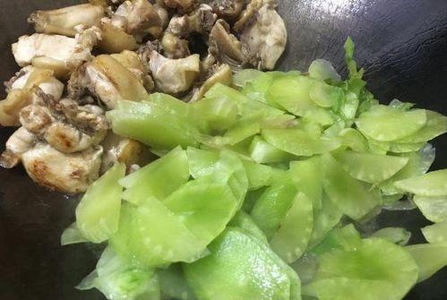 砍瓜如何炒着吃视频教程,砍瓜炒制秘籍,美味家常菜轻松上桌 第3张 砍瓜如何炒着吃视频教程,砍瓜炒制秘籍,美味家常菜轻松上桌 第3张