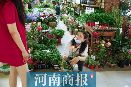 温州花店女老板吃瓜视频,吃瓜视频引发网友热议  第3张