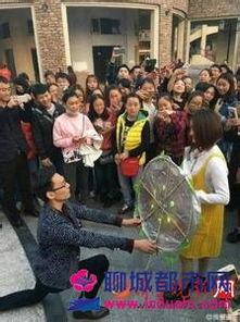 求婚吃瓜视频大全,甜蜜瞬间，笑料百出，见证爱情美好瞬间  第3张