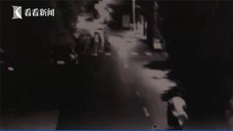 男子围观吃瓜事件视频