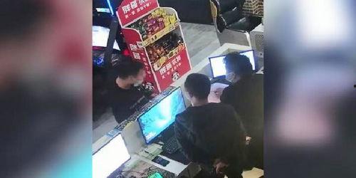 男子围观吃瓜事件视频  第3张