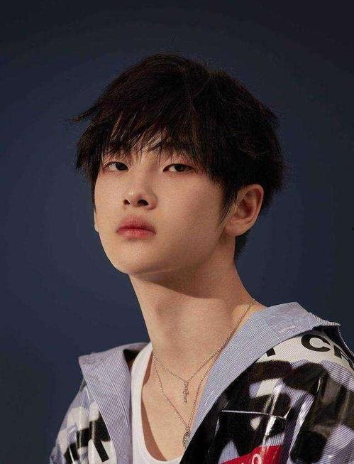 少年周震南吃瓜视频,揭秘娱乐圈幕后真相