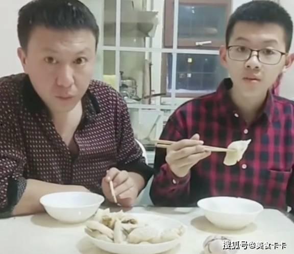 爸爸教导儿子吃瓜视频,从吃瓜视频看家庭教育新风尚  第3张